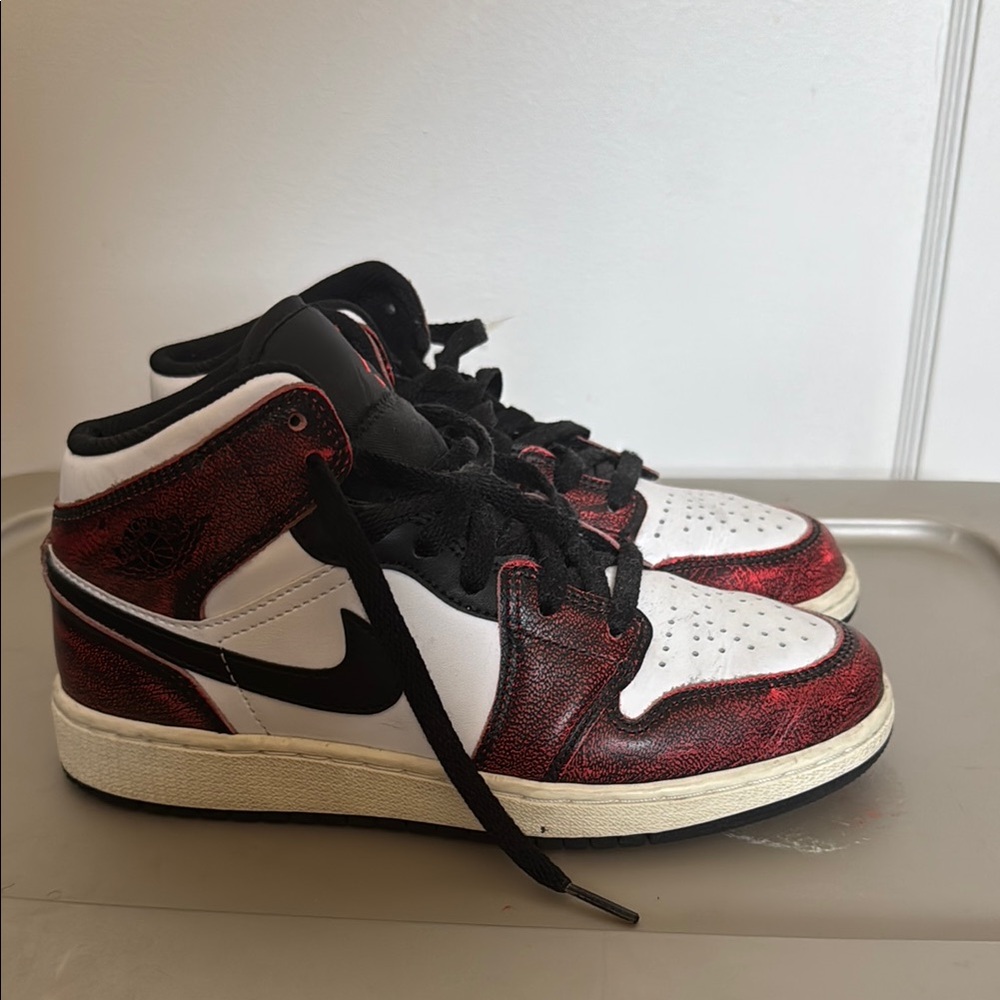 Jordan 1 Mid
Wear-Away Chicago
